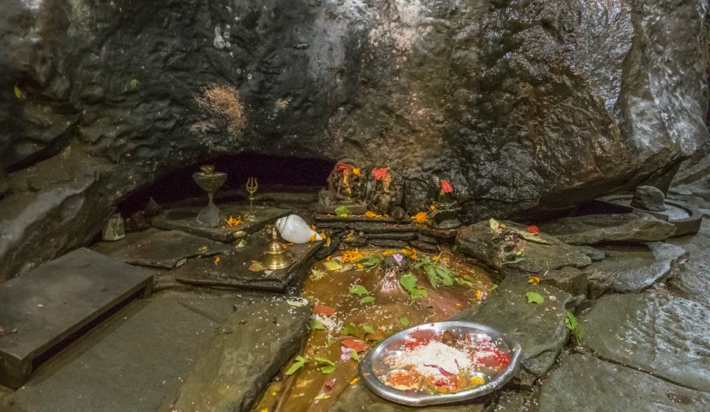 Patal Bhuvaneshwar Shivalinga
